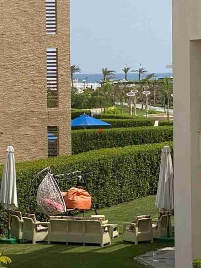 Two rooms with a direct view of the swimming pool