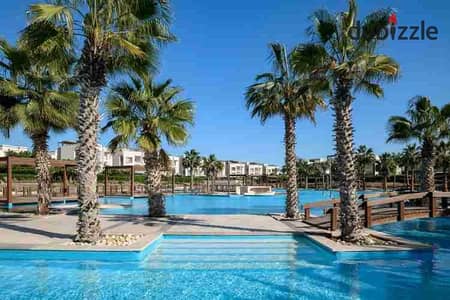 Two bedrooms with direct access to the swimming pool