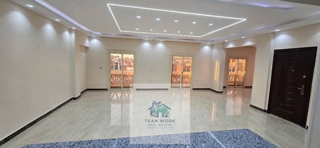 شقة للايجار موقع مميز جدا امام بيفرلي هيلز سوبر لوكس الشيخ زايد الحي 16 برايم لوكيشن Apartment for rent, very prime location opposite Beverly Hills, s