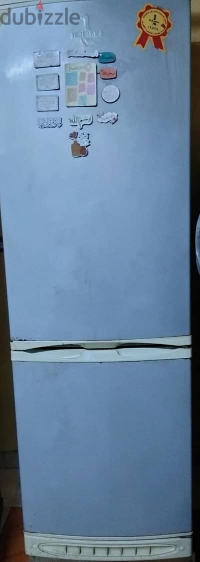 ثلاجة و فريزر 3 درج تعمل بحاله جيده