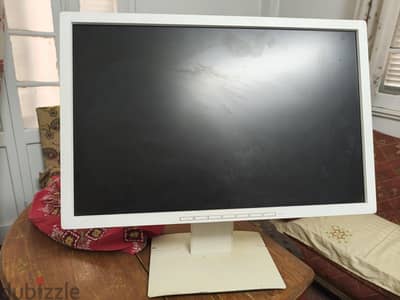شاشه ٢٤ جديده يعتبر حالتها ممتازه
