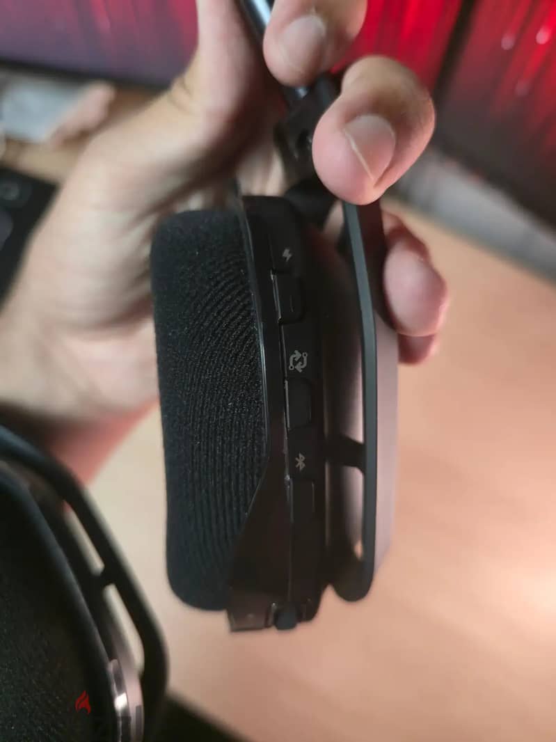 Logitech Astro A50 X Wireless Gaming Headset 7