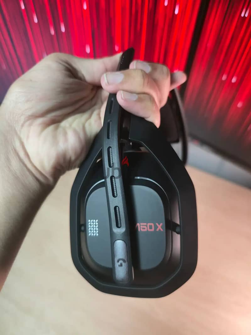 Logitech Astro A50 X Wireless Gaming Headset 10