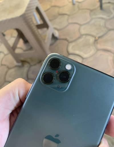 آيفون 11 برو 64 جيجا - حالة ممتازة - Face ID شغال