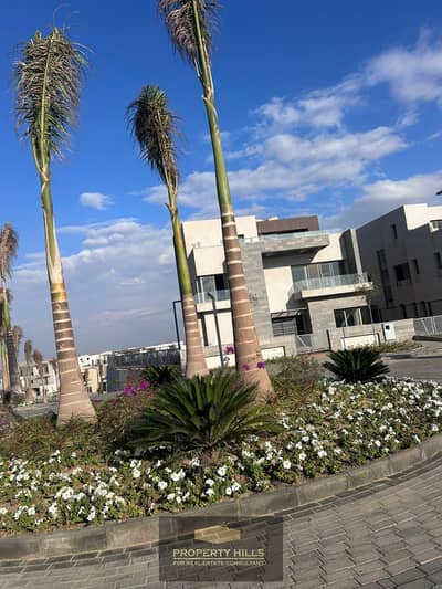 Twin Villa, immediate receipt, first row on the lakes next to New Giza and Pyramids Hills near Al-Jazira Club
