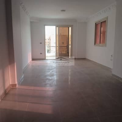 Office space for rent, 250 sq m, on Zakir Hussein Street, Nasr City, near the monorail and McDonald's.