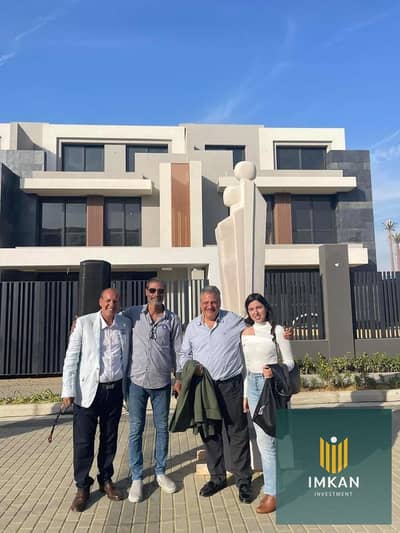 A fully finished, detached villa of 442 sq m is for sale next to AUC in Patio Town, Fifth Settlement, Cairo. Installment plan o
