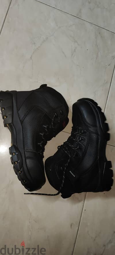 avenger work boots (safety boots) جلد طبيعي اصلي 100%  مقاس 42