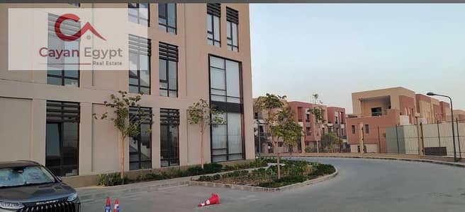 مبني اداري للبيع في اقوى لوكيشن بالقاهرة الجديدة  استلام سنة بالتقسيط على 5 سنوات
