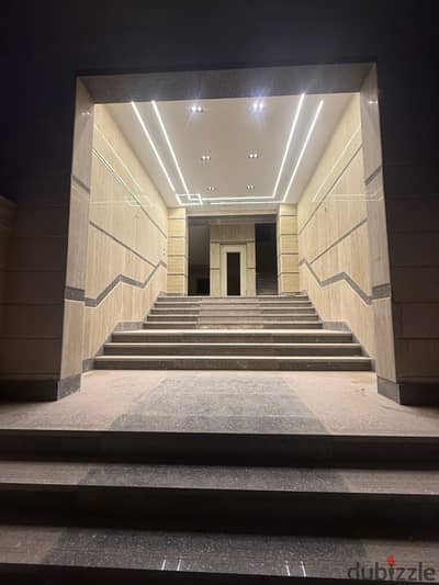 عماره للبيع بالحي الاول ٦اكتوبر المجاوره التالته قريبه من الحصري وجامعة ٦اكتوبر بسعر محروق لسرعة البيع