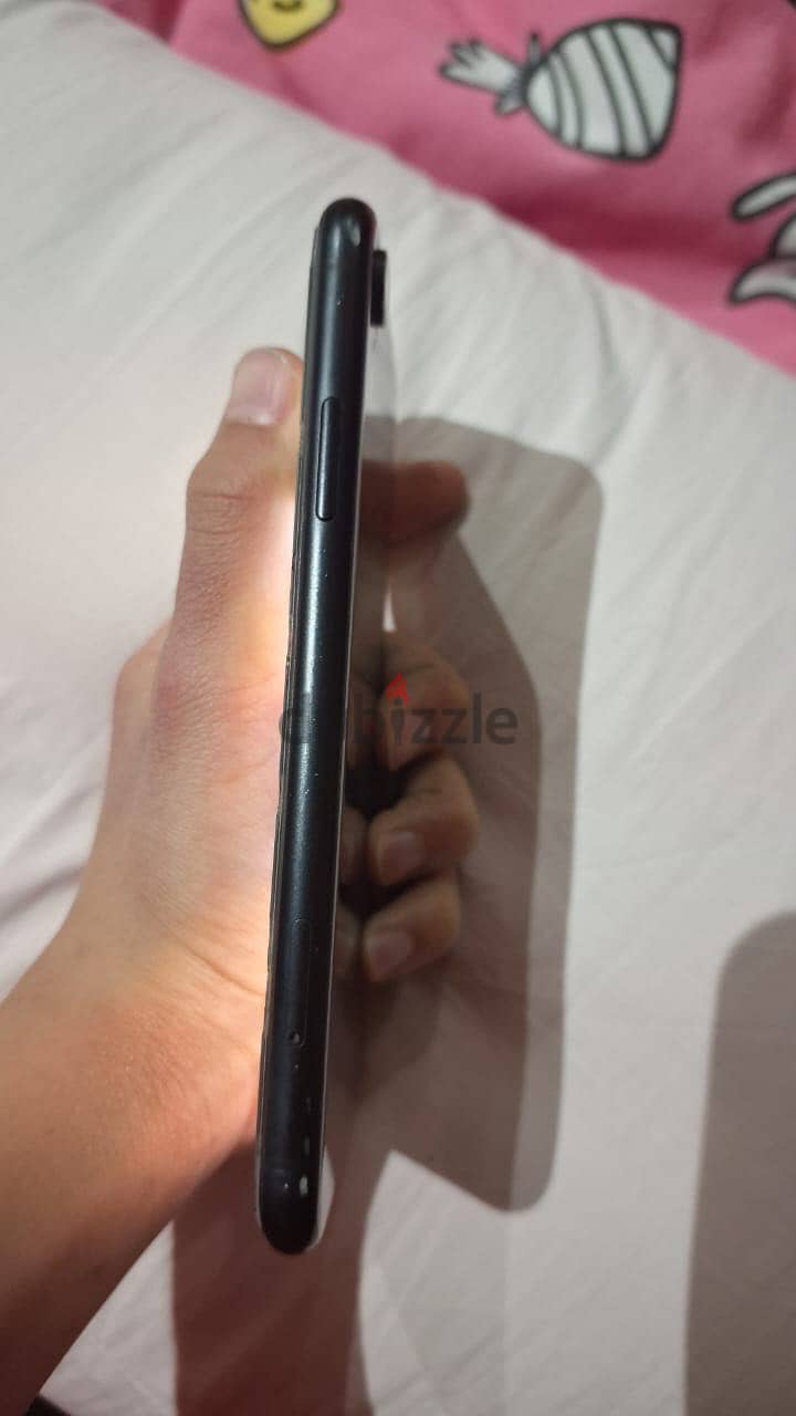 iPhone XR 4