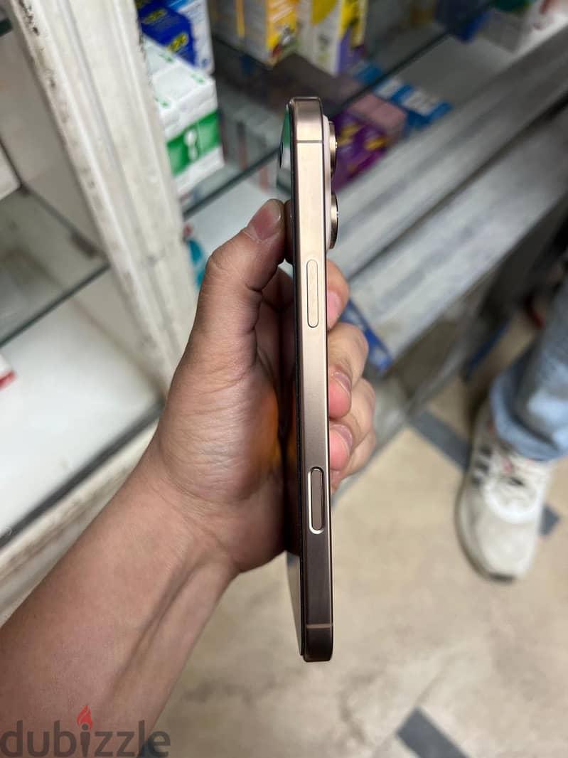 Iphone 16 pro max 4