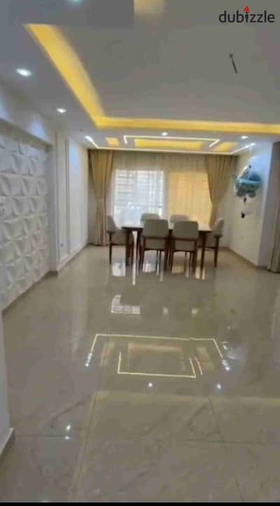 شقه مفروشه فندقى اول سكن للايجار مده طويله سنه مصر الجديده قرب شارع عمار بن ياسر 3 غرف وڤيو روعه