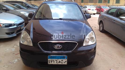 حاله نادرة كيا كارينز اتوماتيك موديل 2012 فابريكة ب الكامل من الخارج و