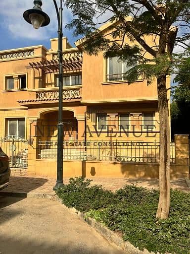 فيلا مستقلة فاخرة للبيع في بيللاجيو القاهرة الجديدة، 5 غرف نوم، ليفينج، رووف، نصف تشطيب، موقع مميز