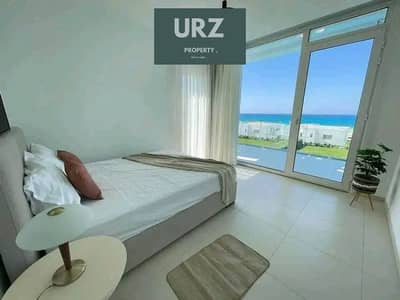 بخصم هائل واقرب تسليم شالية fully seaview تشطيب كامل مع التكيفات في راس الحكمة بالقرب من فوكا باي و امواج و لافيستا غزالة باي و هاسيندا ومراسي