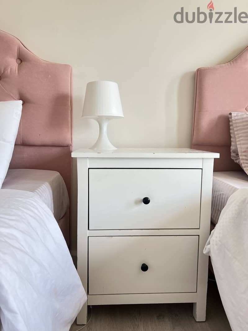 2 single beds with 2