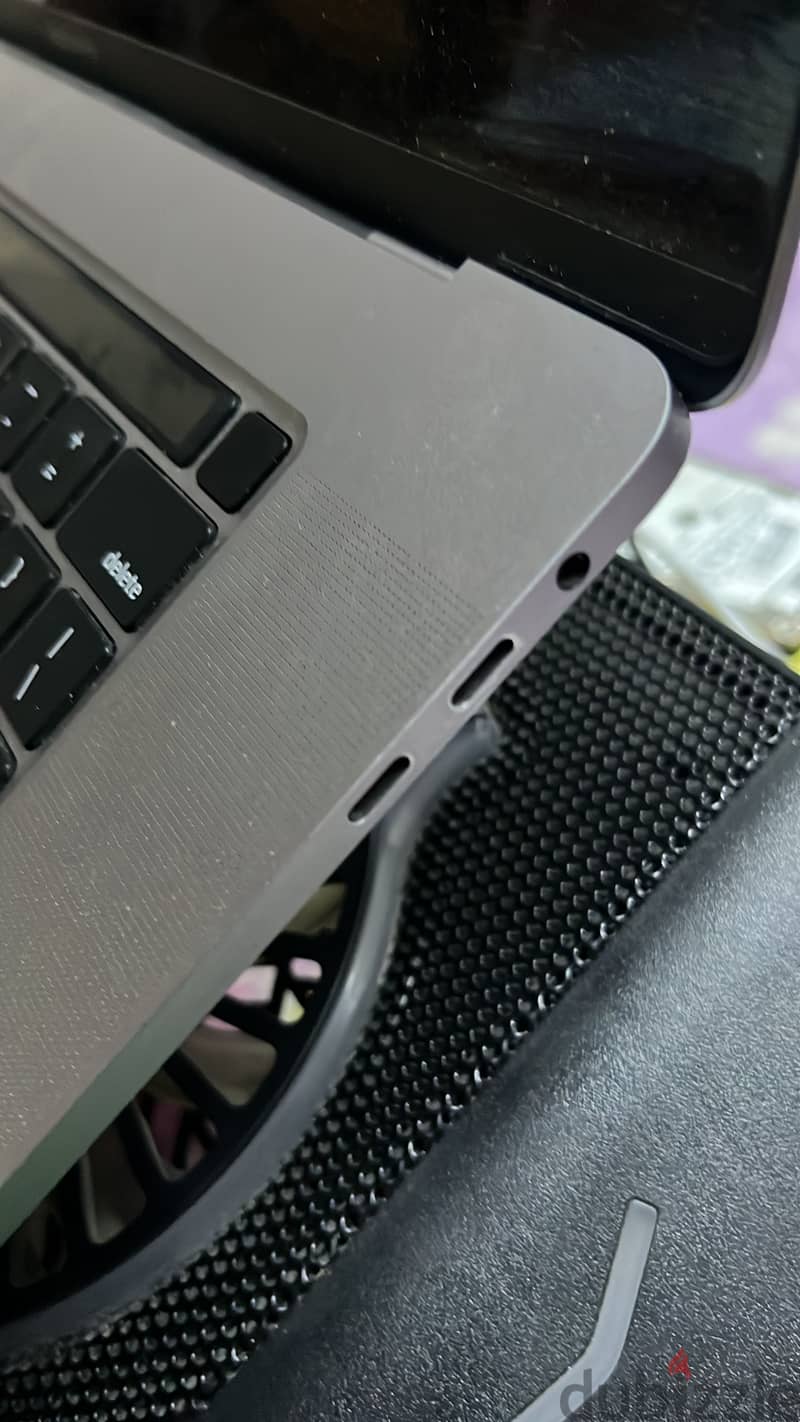 MacBook Pro 2019 16 inch 9