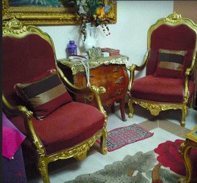 كرسين عموله حجم كبير جدا حاجه فخمه للبيع بسعر لقطه لضيق المكان