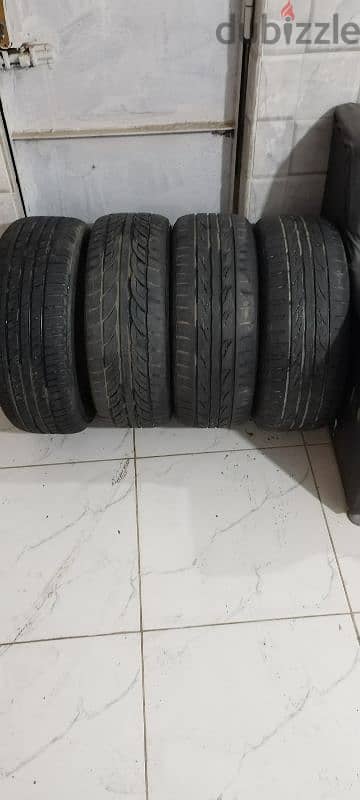 طقم كاوتش مستعمل بحاله متوسطه مقاس ١٥/١٩٥/٥٥