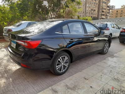 الحى العاشر