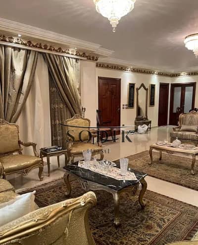 امتلك شقه 330 متر فى حى الفيلات والقصور متشطبه اللترا سوبر  وجاهزة  على السكن  اول بلكونه