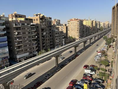 للبيع كاش بشارع ذاكر حسين الرئيسي من المالك مباشرة