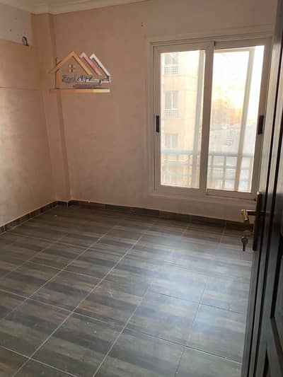 - مساحة 65 متر في B7 تطل علي الخدمات مباشر