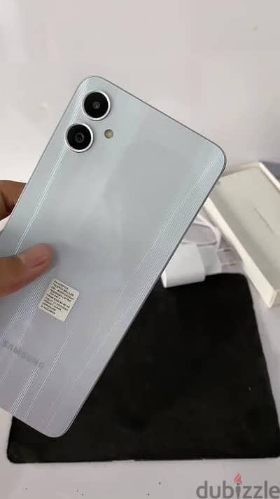 samsung A05 بحاله الجديد بالعلبه 128
