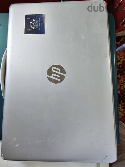 لابتوب hp amd a6، فيه هاردين واحد منهم تيرا و ٢٥٦ ssd ورام ٨ جيجا