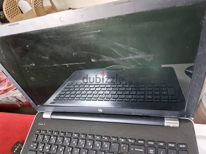 لابتوب hp amd a6، فيه هاردين واحد منهم تيرا و ٢٥٦ ssd ورام ٨ جيجا 2
