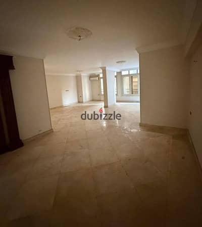 Apartment for rent suitable for residence or office at the square near the Hunting Club and Mohi El-Din. Luxurious entrance, 230m, super luxurious finishing, very prime location.