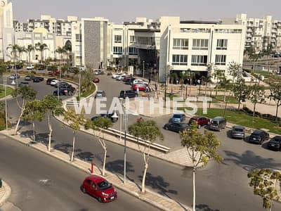 شقة للبيع كاش في B12 مدينتي ستريت فيو أمام الخدمات مباشرة بموقع مميز قرب Craft Zone وEast Hub Mall