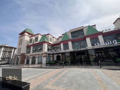 For rent 250m - finished - ground floor facade - directly on Al-Teseen Street South - suitable for a showroom - lowest price per meter - New Cairo