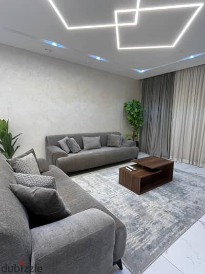 شقه مفروشه ومجهزه بالكامل فرش مودرن في ميدان المساحه عماره شيك مدخل فاخر 200 م جميع الكماليات والتكييفات سكن فاخ بالقرب من سفارة السعودية