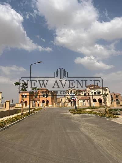 ڤيلا كواترو كومبوند سيتي جيت City Gate ديار القطرية التجمع الخامس و دور بنتهاوس في مرحلة أوبال نصف تشطيب جاهزة للسكن