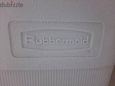 ice box- RubberMaid- USA