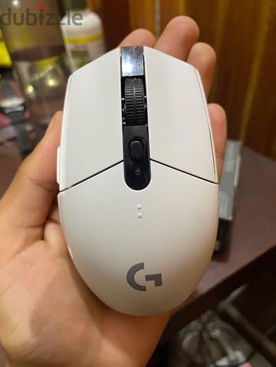 Logitech G305 وايرلس بحالة ممتازة