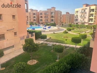 شقه للايجار كمبوند دريم لاند مفروشه مميزه فيو حمام سباحه