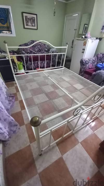 سرير حديد فورجيه