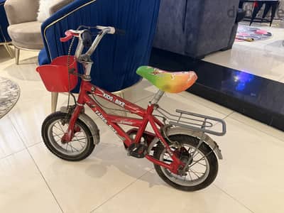 عجلة اطفال بحالة ممتازة