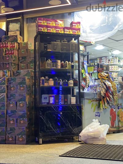 بترينه عرض زجاج خشب