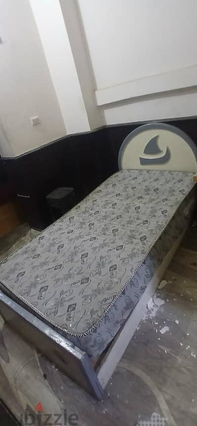 سراير  للبيع بالمراتب( الواحد ب٢٠٠٠)