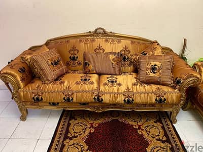٢ صالون وانتريه ليزى بوى بحاله ممتازه