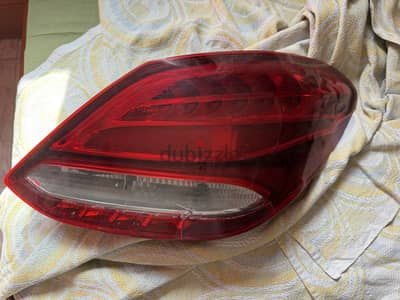 فانوس خلفي شمال c180 w205 كلاسيك يوجد شرح بسيط غير مؤثر عليه من الداخل