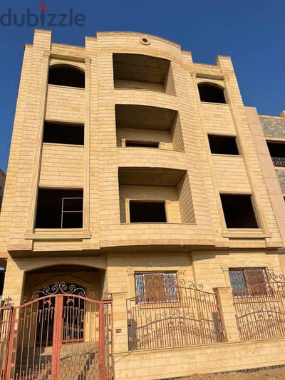 عمارة في الشروق للبيع في الحي السكن العائلي