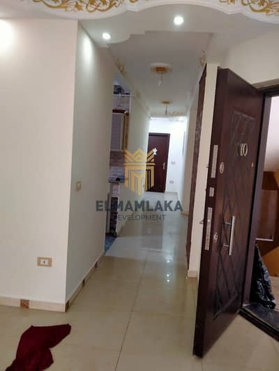 Apartment for sale finished with a kitchen 160m 3 rooms neighborhood 11 Sheikh Zayed es-18