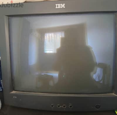 شاشة كمبيوتر ١٧ بوصة IBM