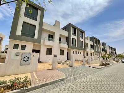 For sale twinhouse ready to move  directly on the lagoon prime location in front of Beverly Hills