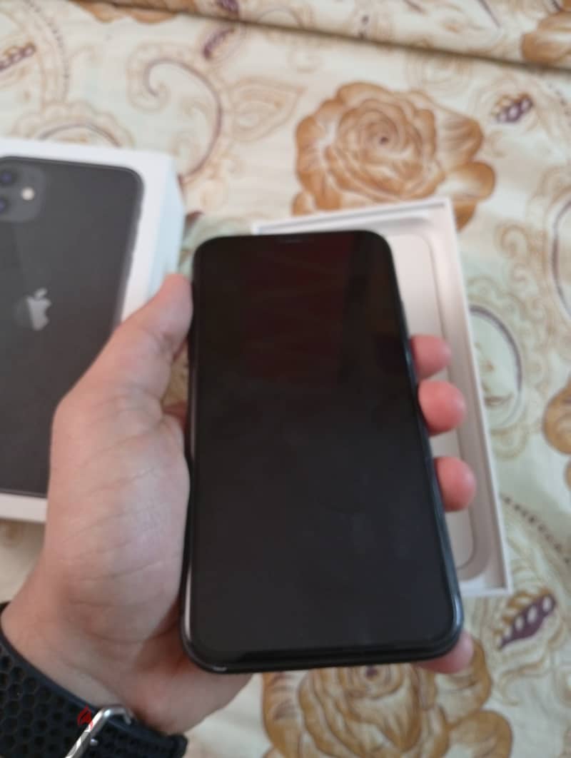 iPhone 11 4